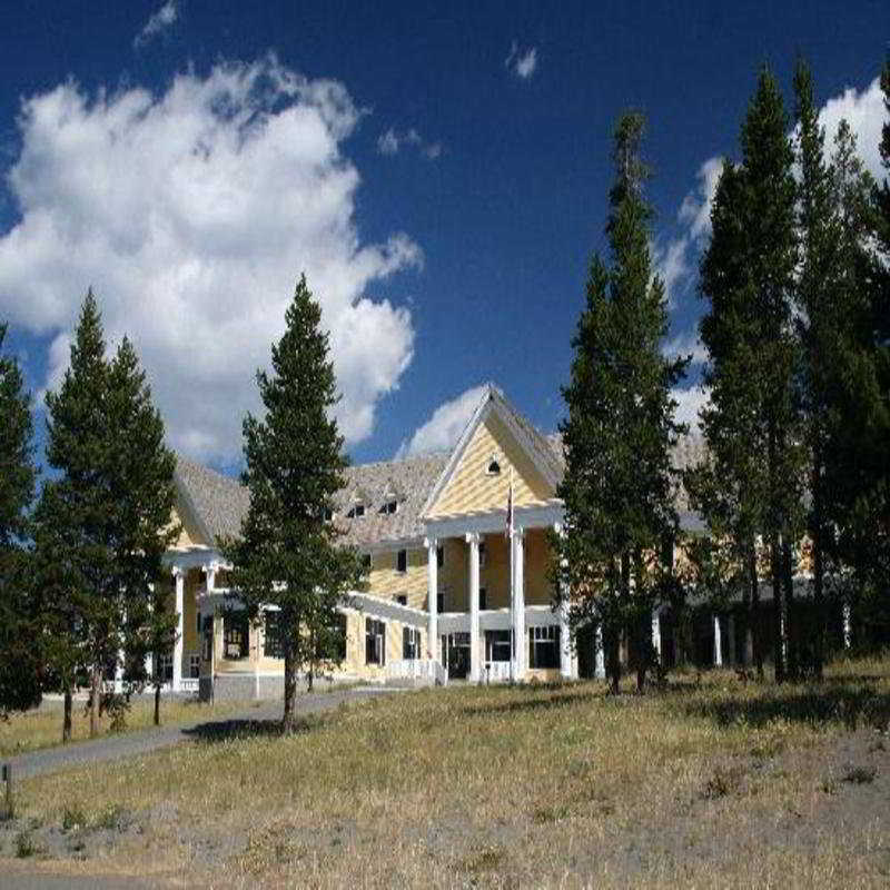 Lake Yellowstone Hotel And Cabins Exterior photo